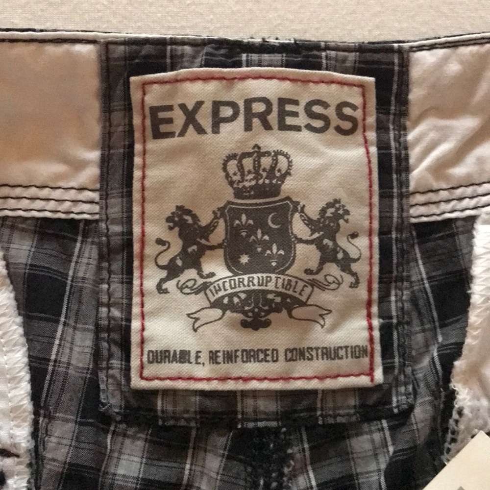 🆕 Express Shorts - Picture 4 of 7